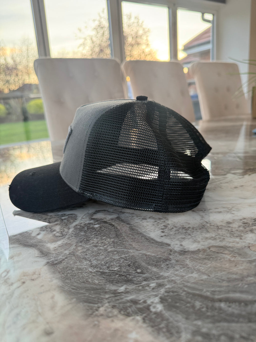 BLACK/GREY TRUCKER HAT