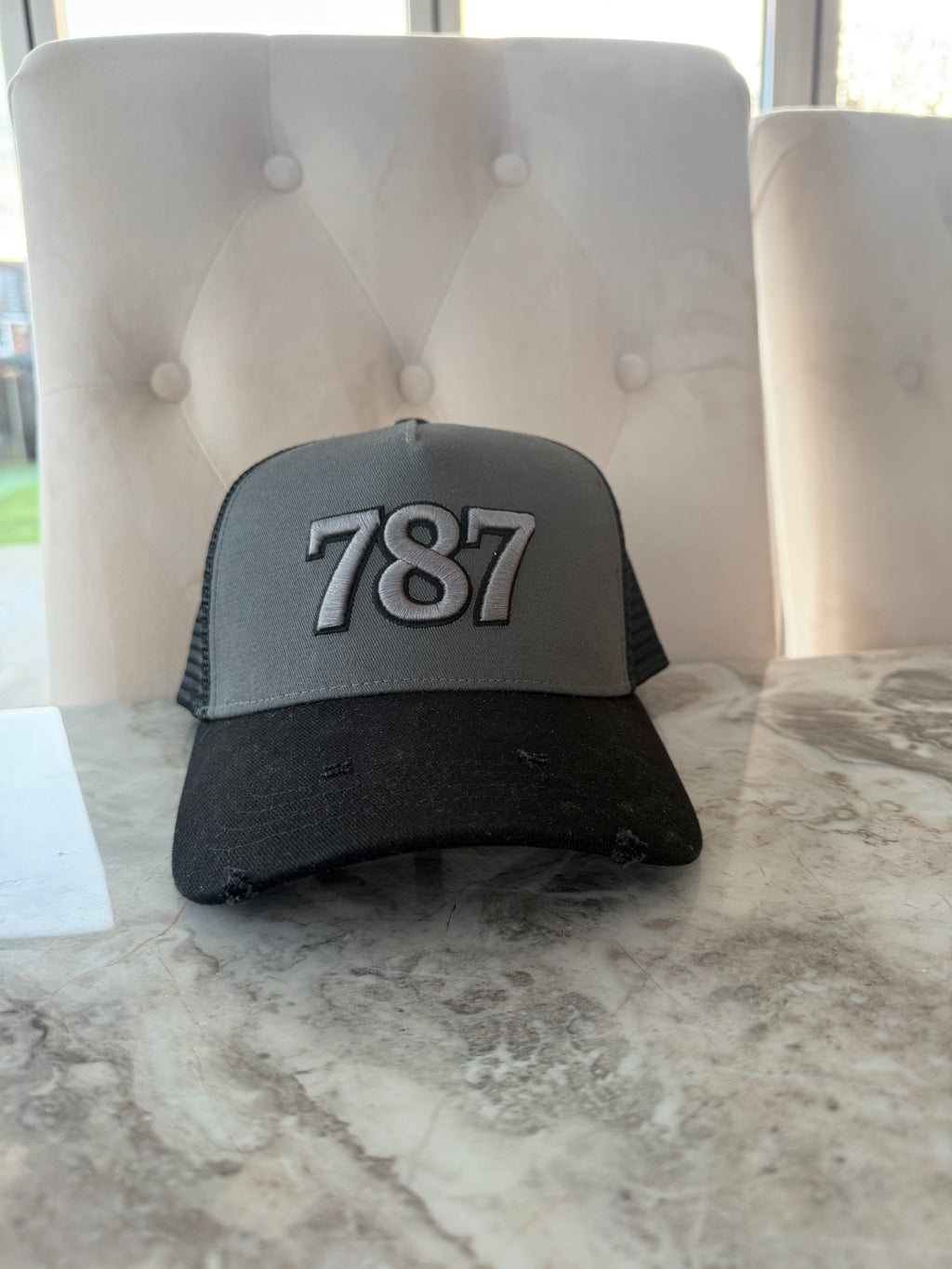 BLACK/GREY TRUCKER HAT