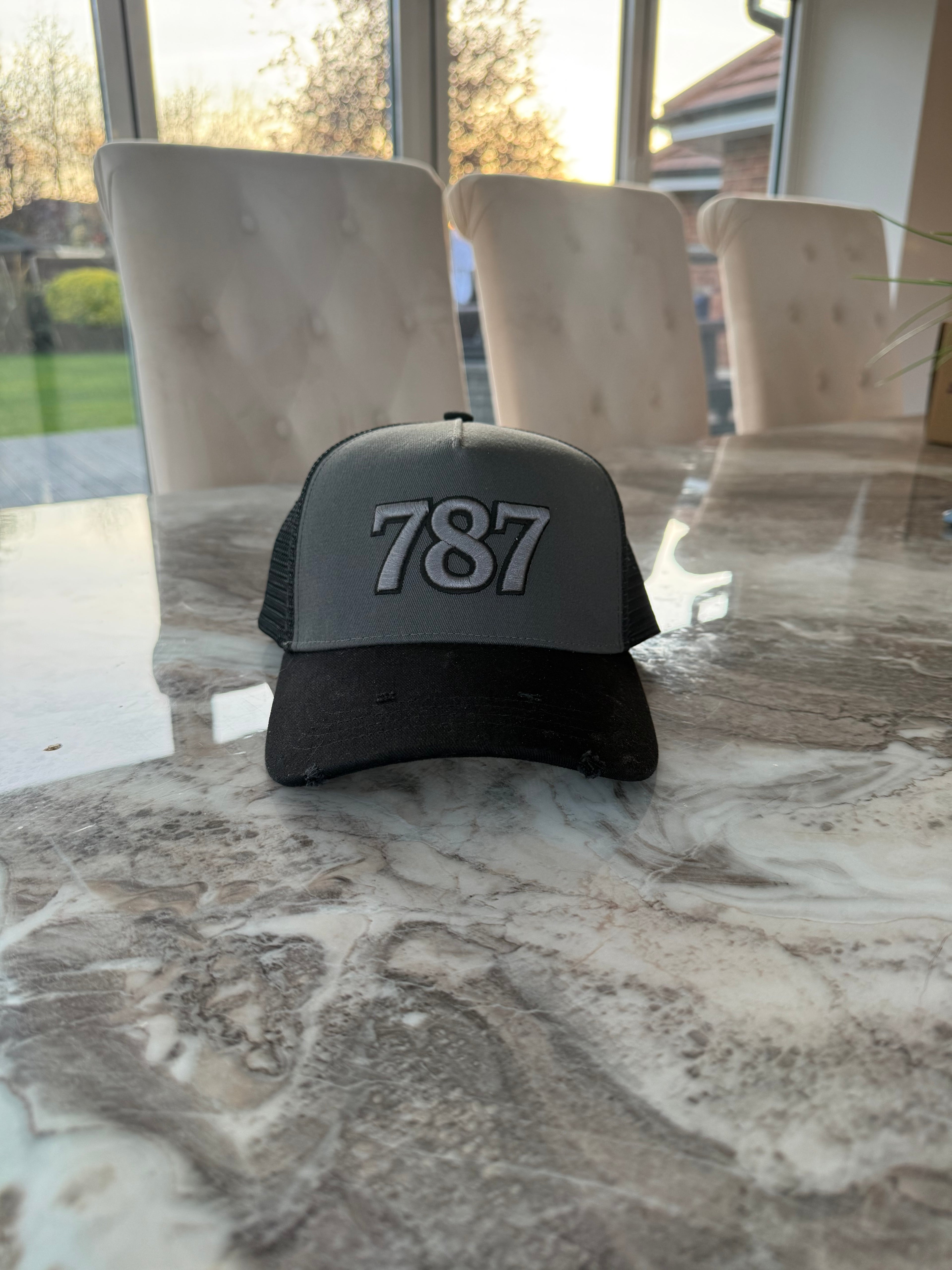 BLACK/GREY TRUCKER HAT
