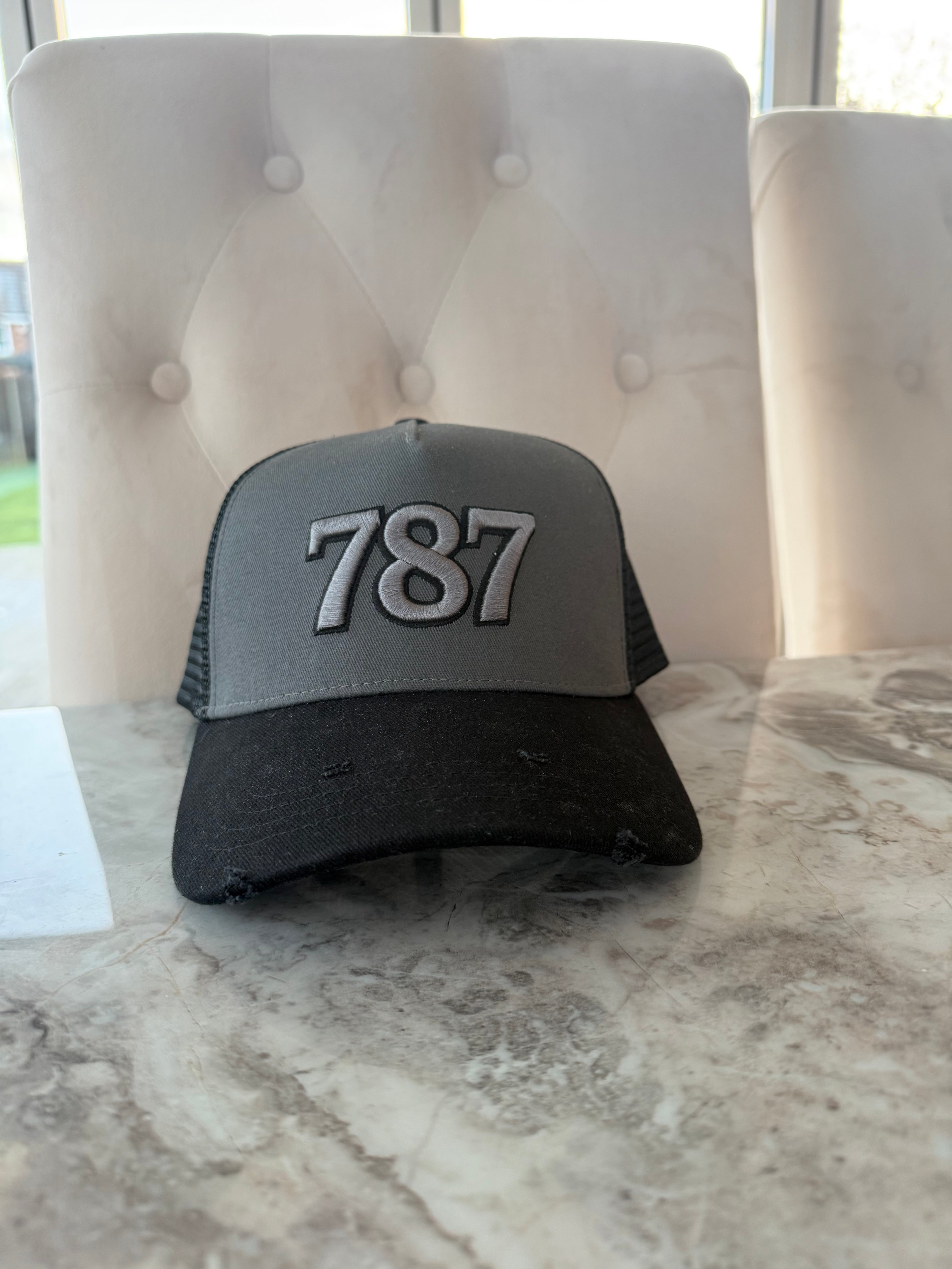 BLACK/GREY TRUCKER HAT
